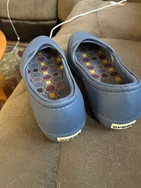 Crocs women's Blue Slip-On Clogs 8M